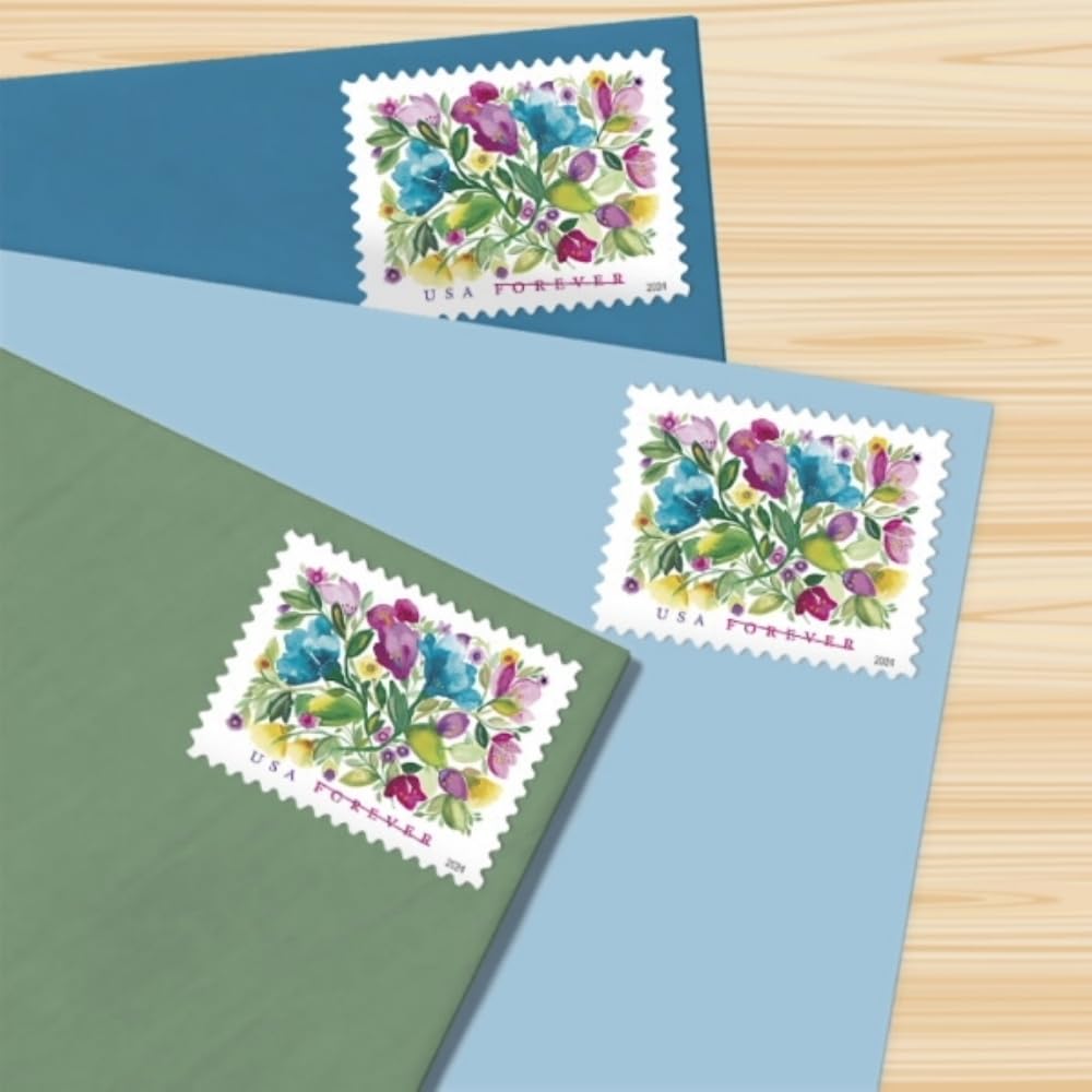 United States Postal Service sello aplicado en sobre RSVP mostrando aspecto profesional
