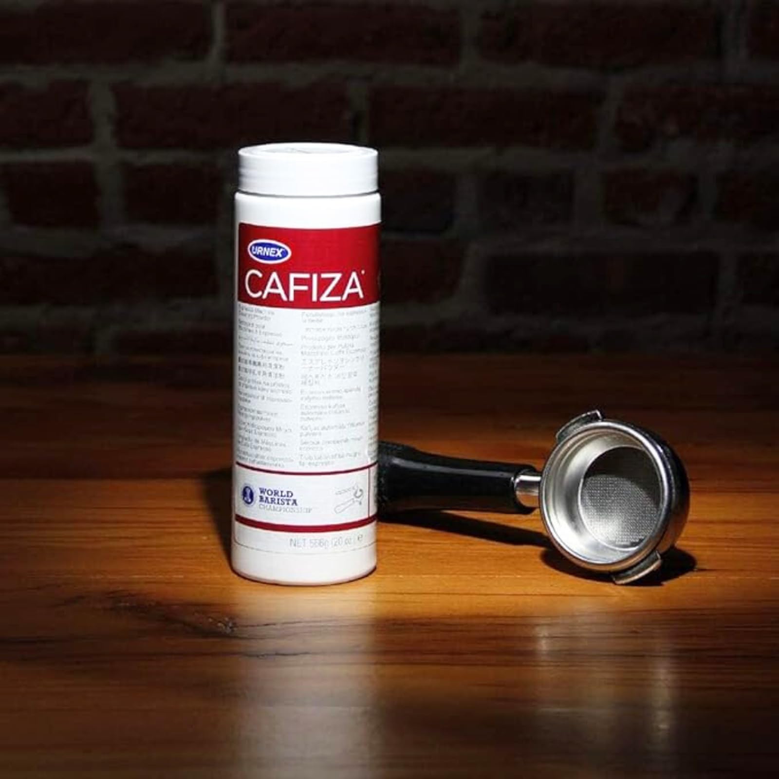 Urnex Cafiza resultado tras limpieza, cabezal de espresso sin residuos y mejor extracción