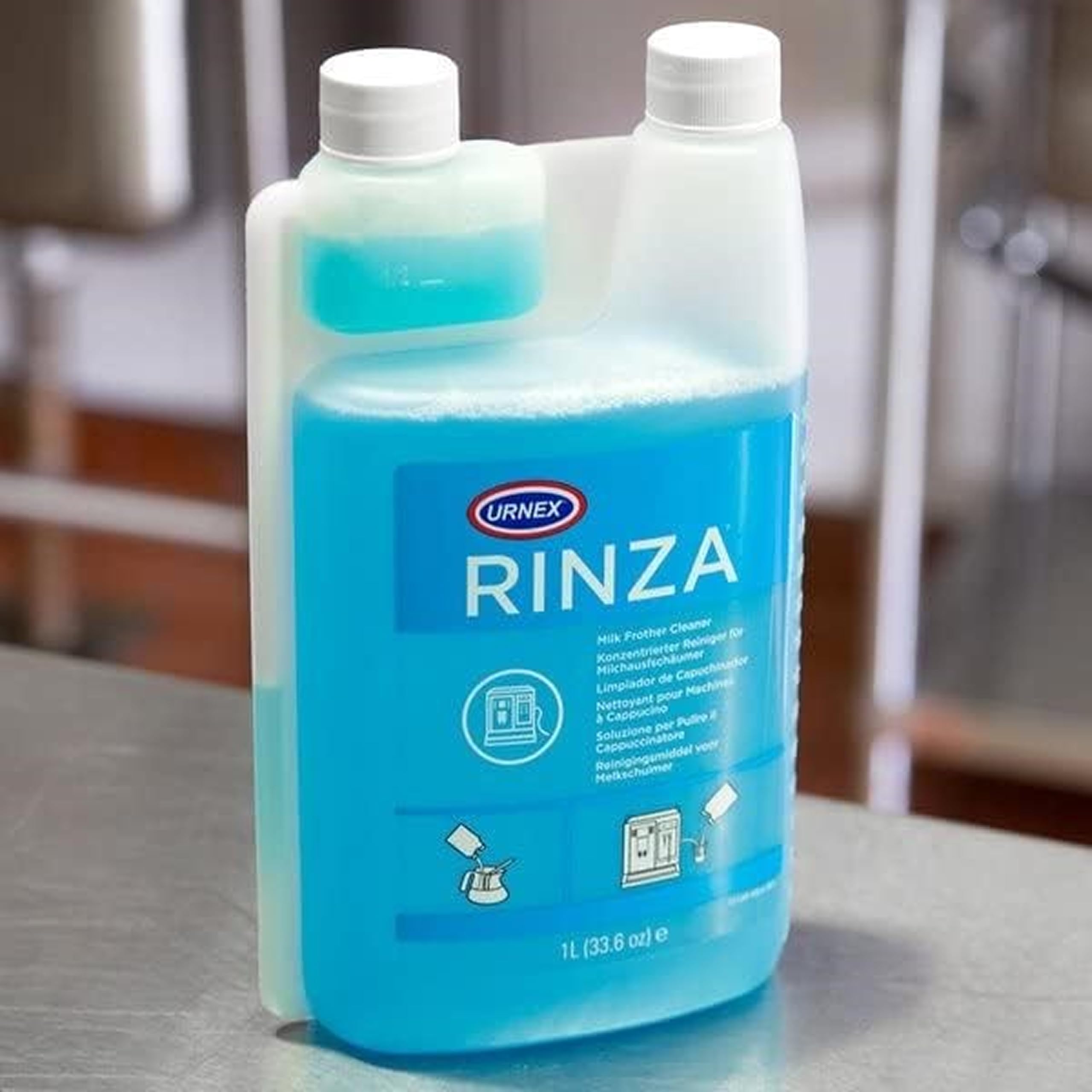 Urnex Rinza aplicado en varilla de vapor mostrando eliminación de residuos
