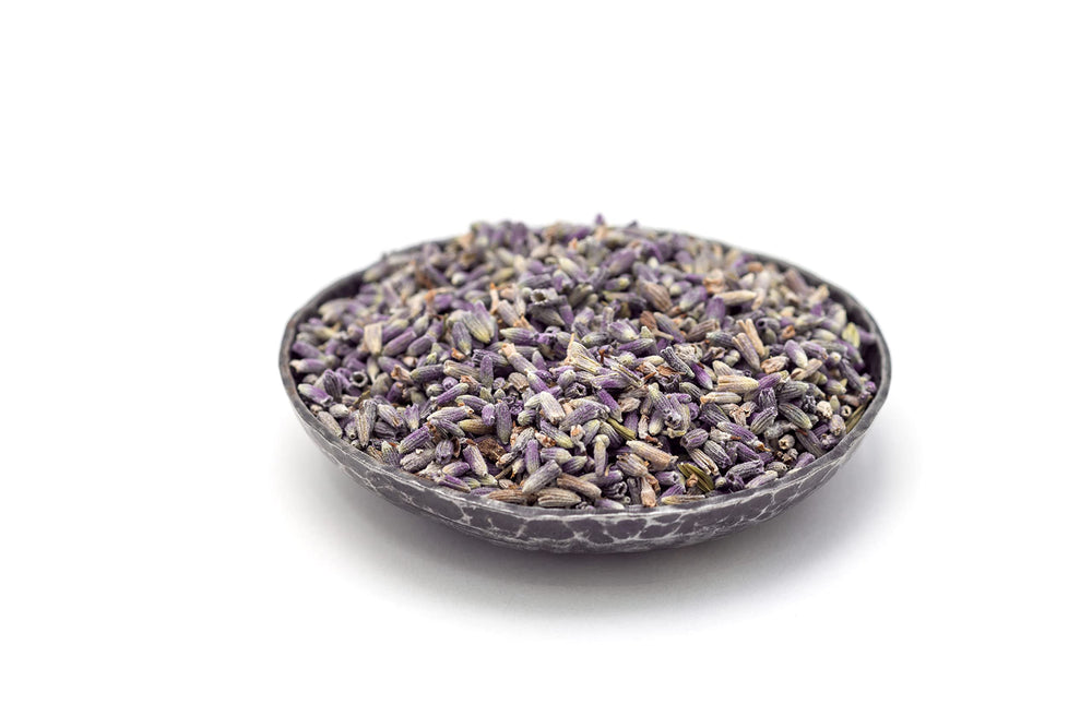 U.S. Wellness Naturals taza infusionando lavanda para bebida relajante y aromática