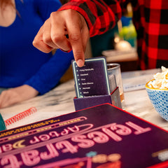 USAOPOLY cartas y libretas mostrando prompts atrevidos y materiales listos