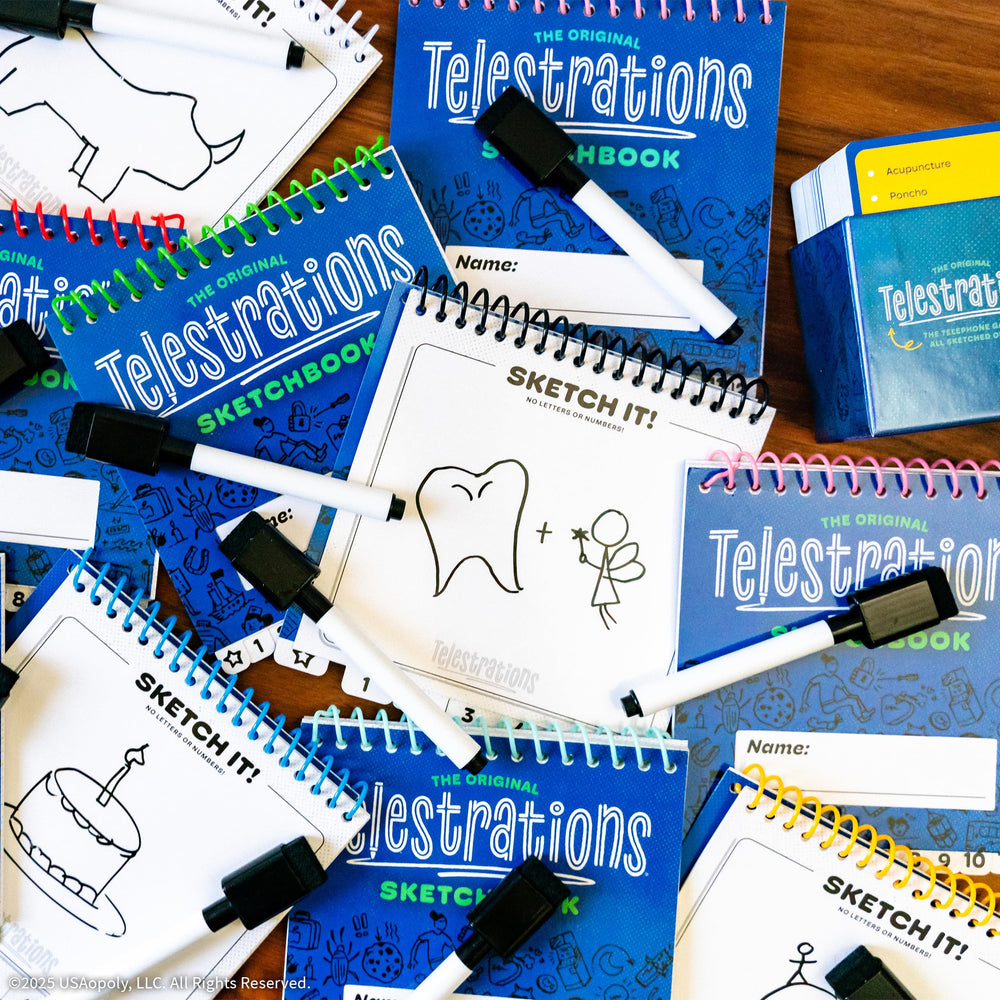USAOPOLY grupo jugando y pasando cuadernos generando resultados impredecibles