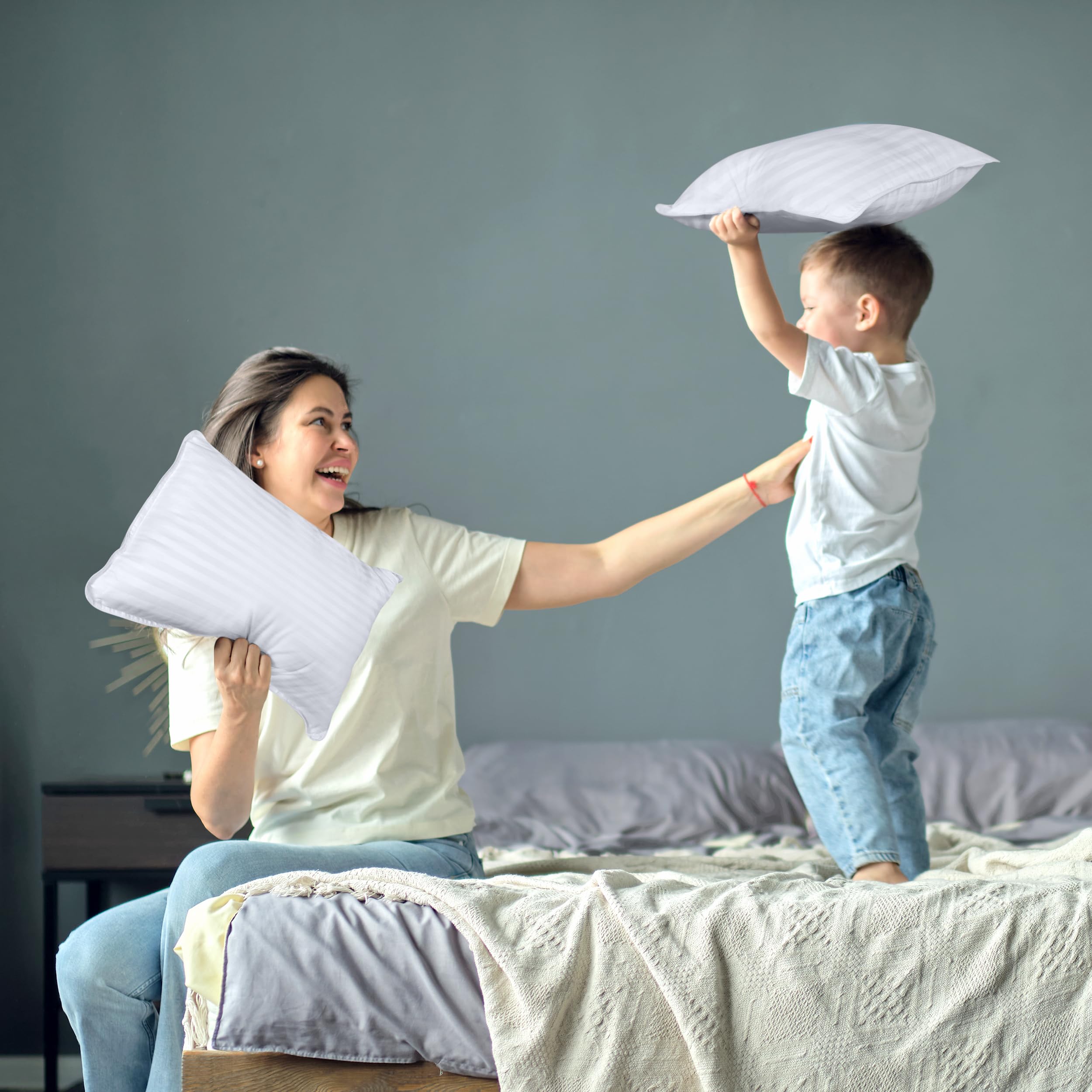 Utopia Bedding comparación tamaño con mano para referencia de escala