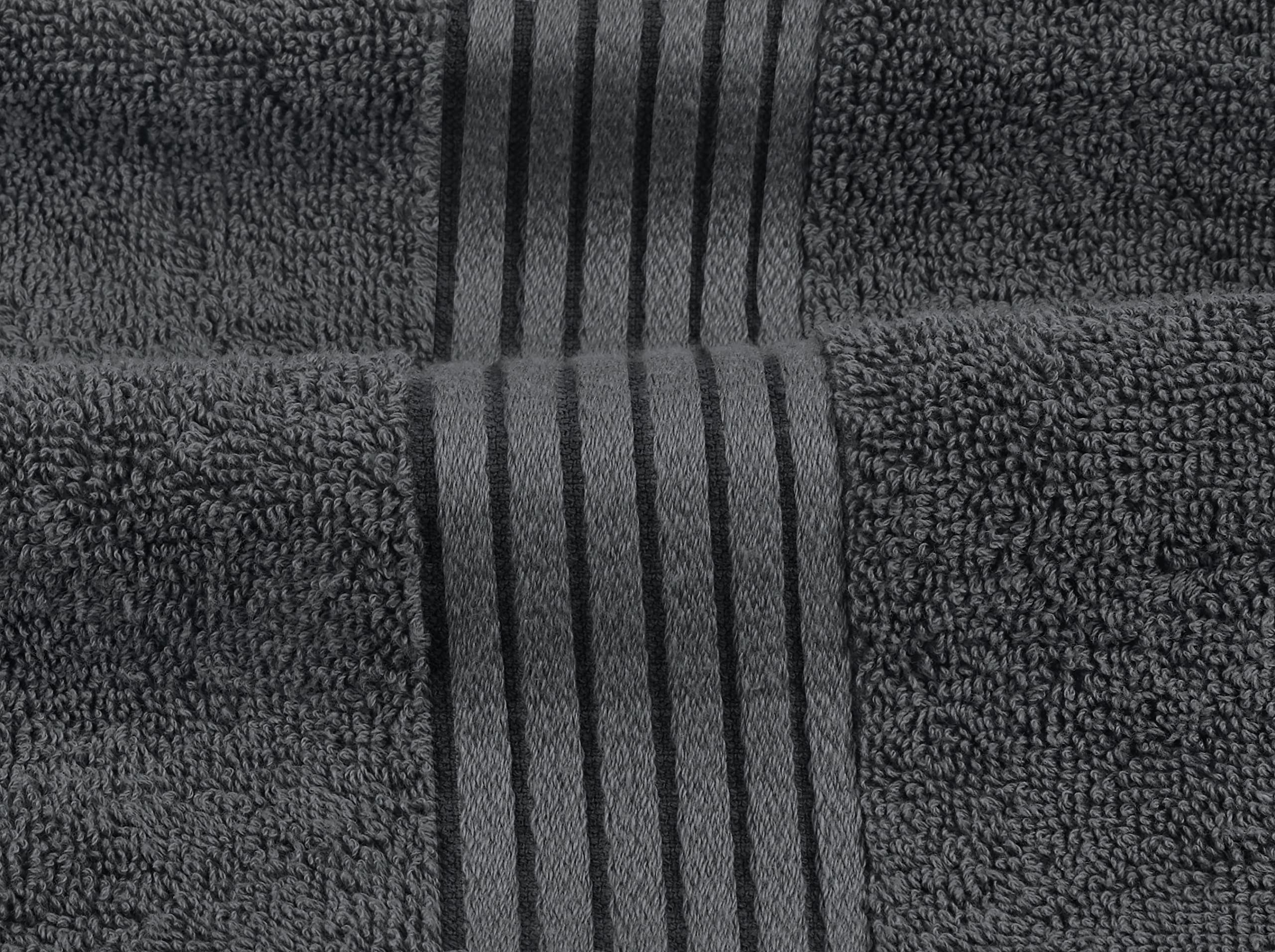 Utopia Towels toalla de mano en uso secando manos con buen agarre