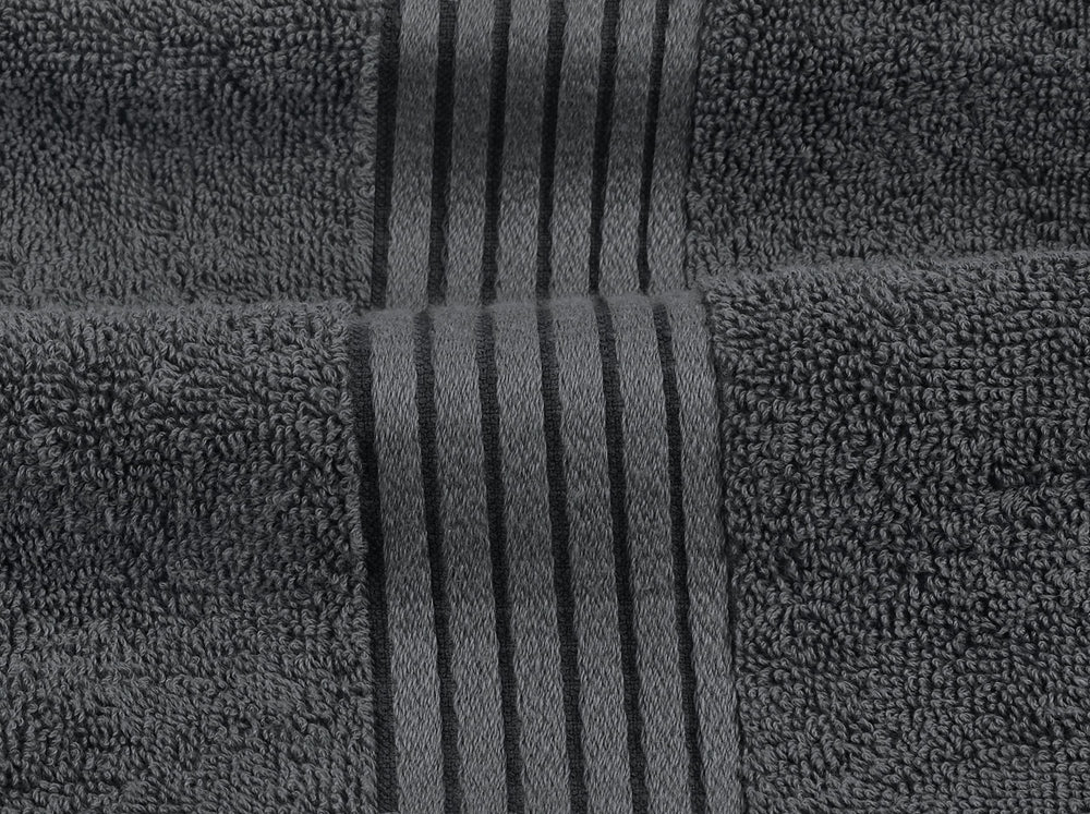 Utopia Towels toalla de mano en uso secando manos con buen agarre