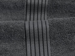 Utopia Towels toalla de mano en uso secando manos con buen agarre