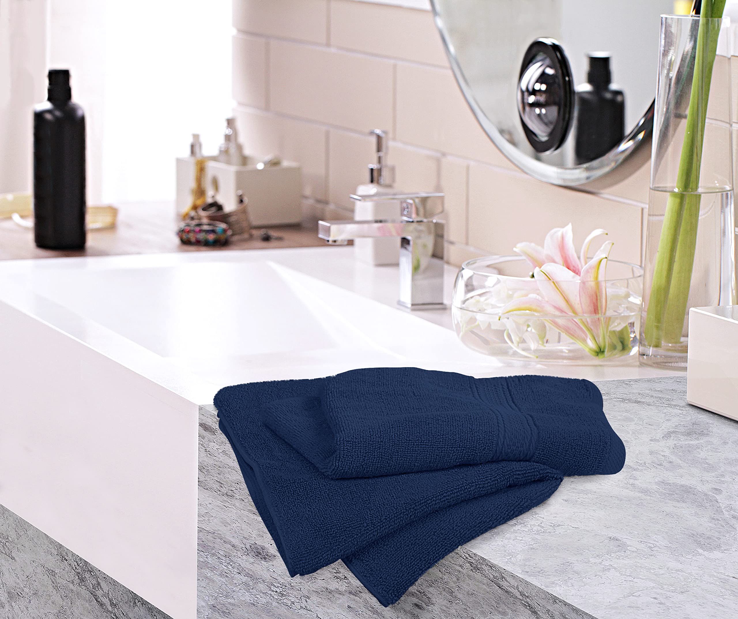 Utopia Towels colgada en baño mostrando utilidad y secado rápido
