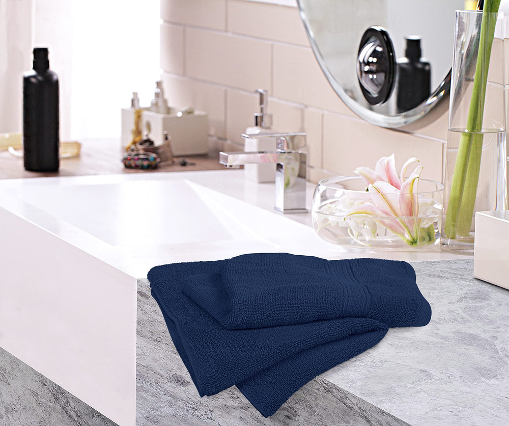 Utopia Towels colgada en baño mostrando utilidad y secado rápido