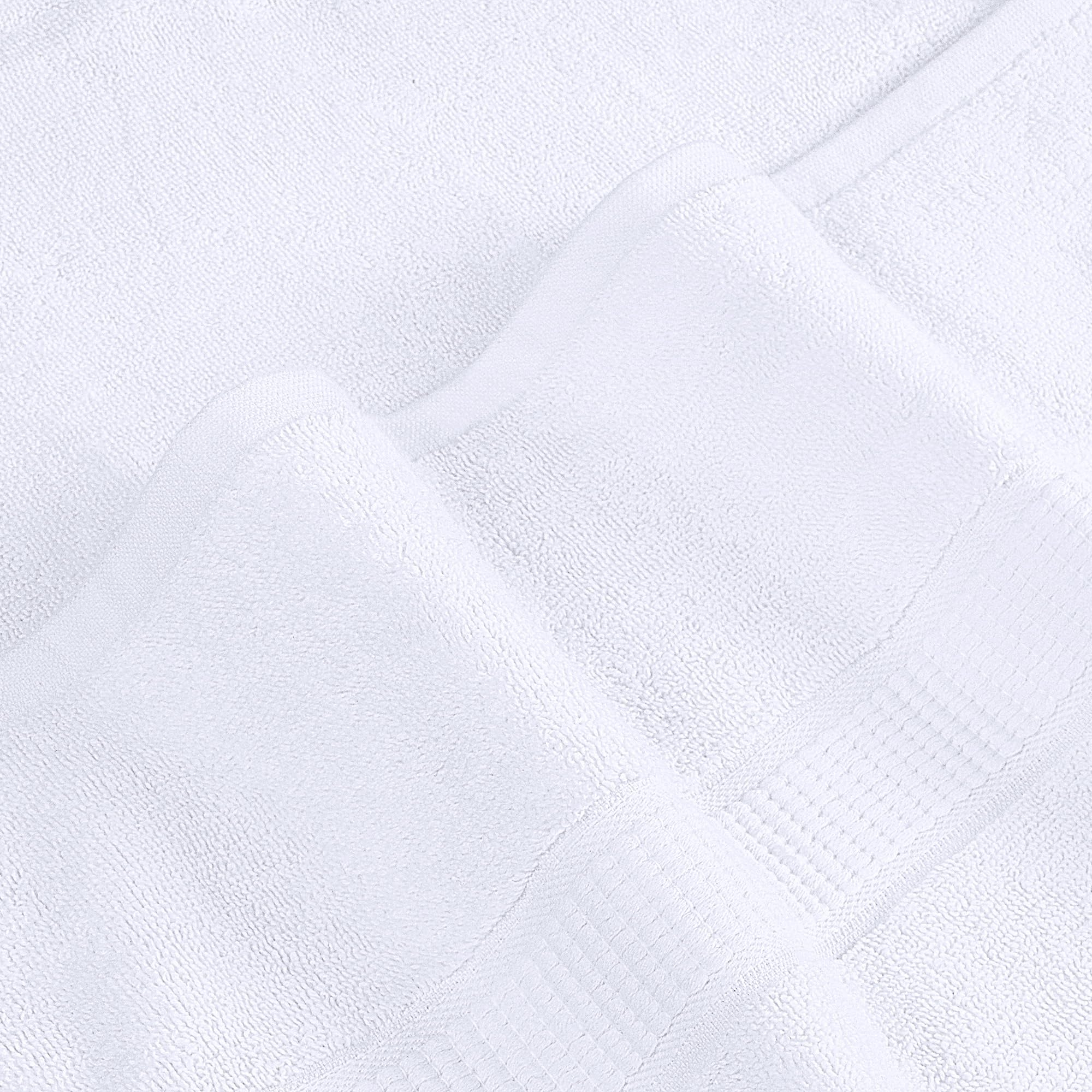 Utopia Towels toalla en uso junto a piscina, secado eficiente