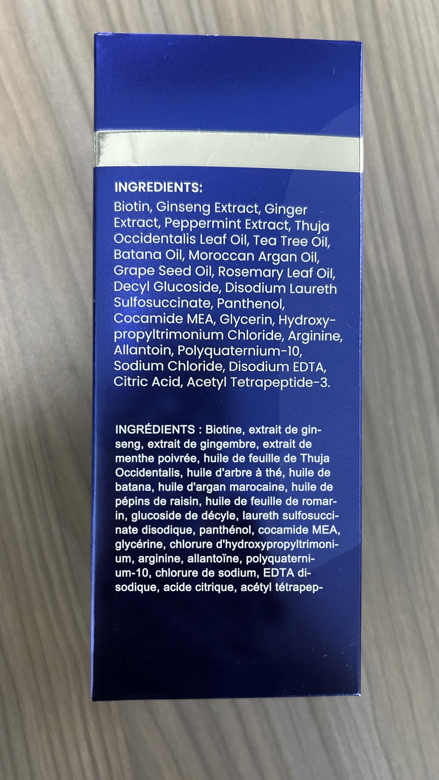 Uttse aceite de árbol de té en gotero resaltando purificación del cuero cabelludo