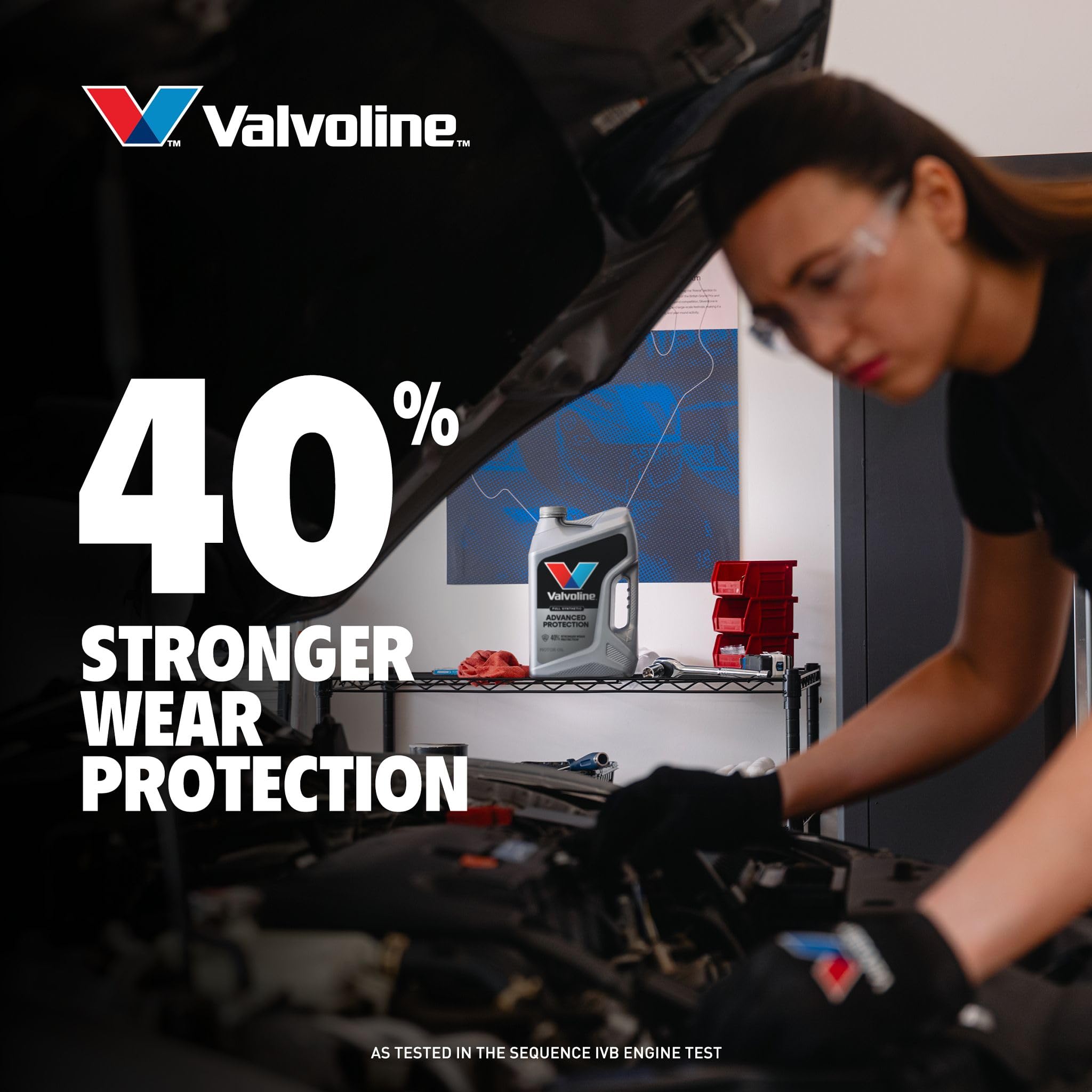 Valvoline envase junto a otros objetos para comparar tamaño y volumen