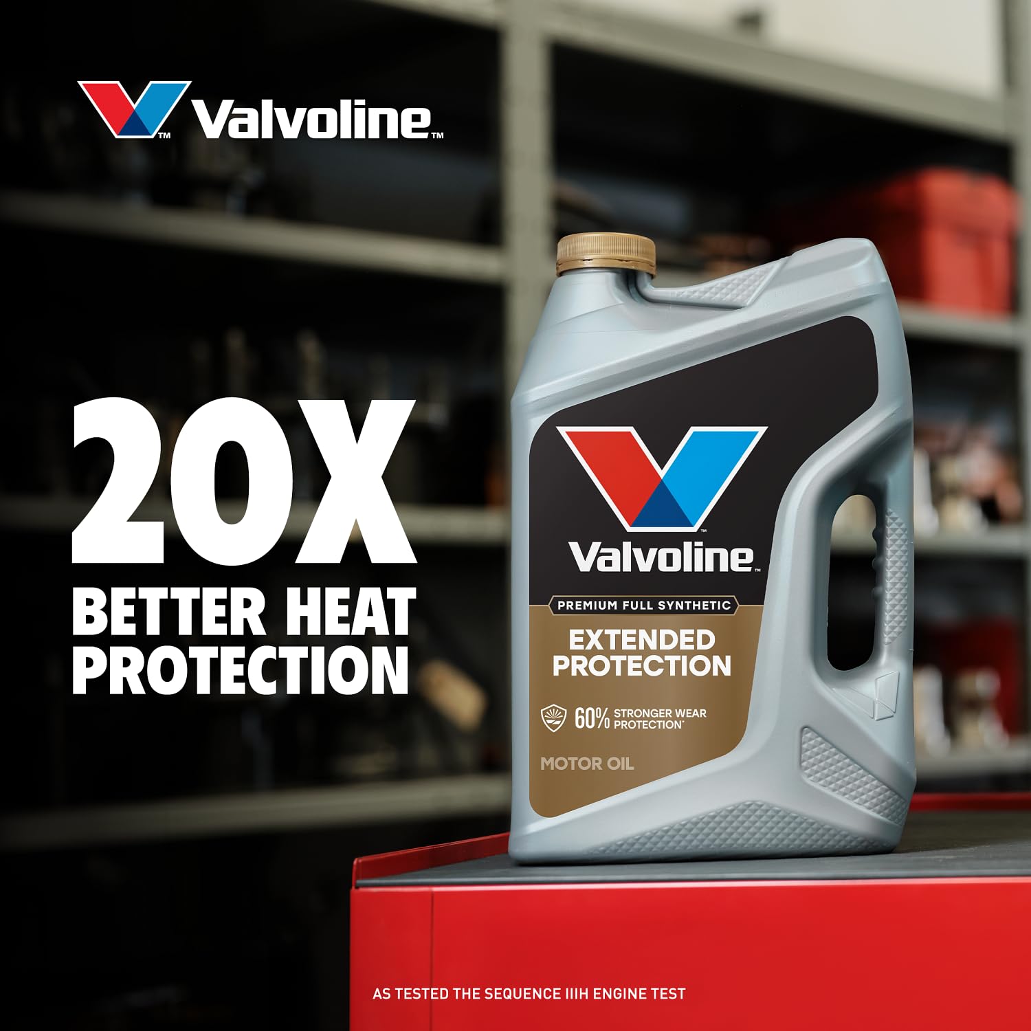 Valvoline producto en garaje junto a vehículo representando mantenimiento fácil