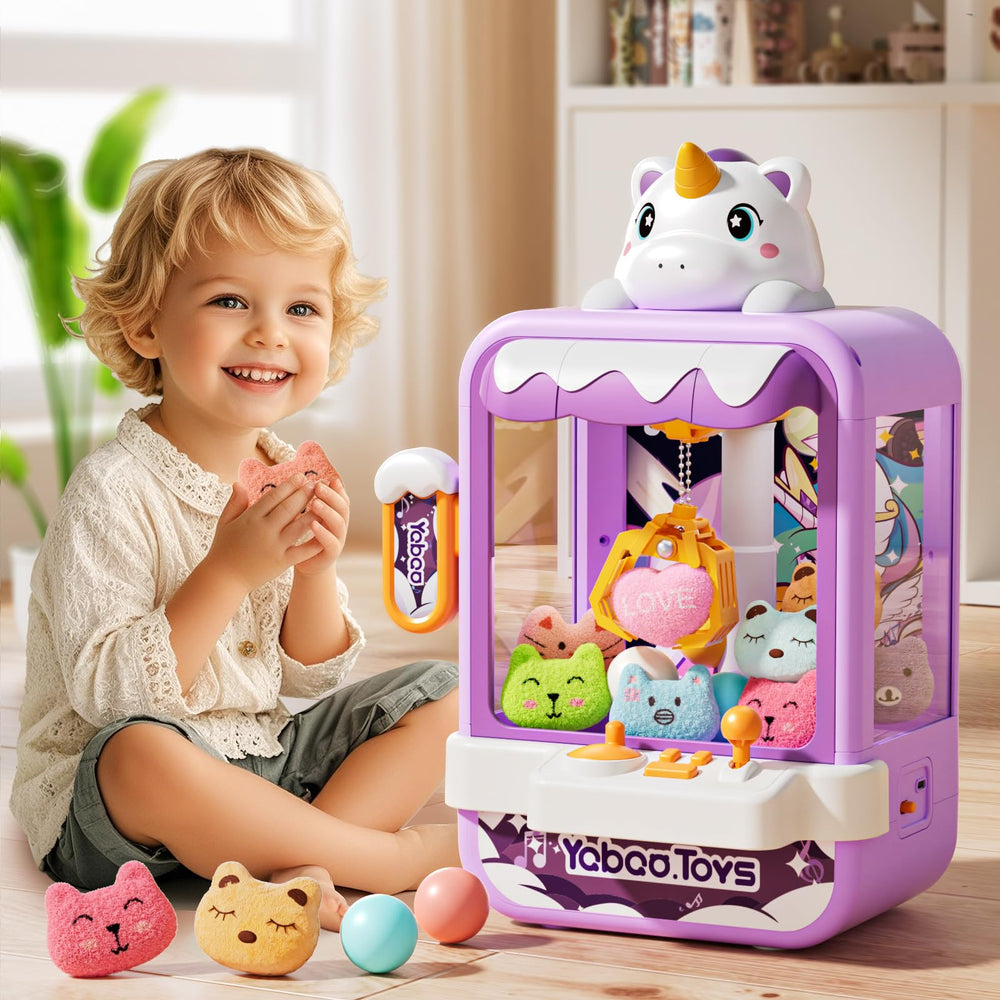 Vanvimen interior lleno de 10 peluches y 10 huevos sorpresa para variedad de premios