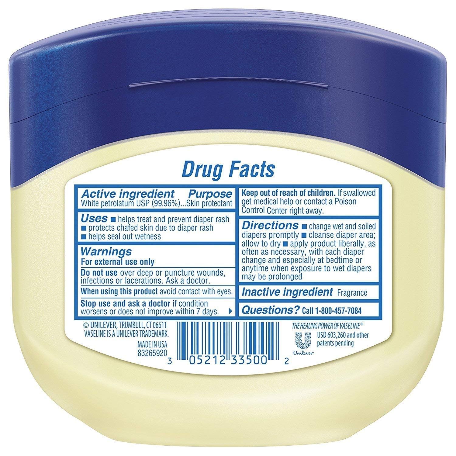 Vaseline en cesta de baño infantil sugiriendo uso diario y cuidado