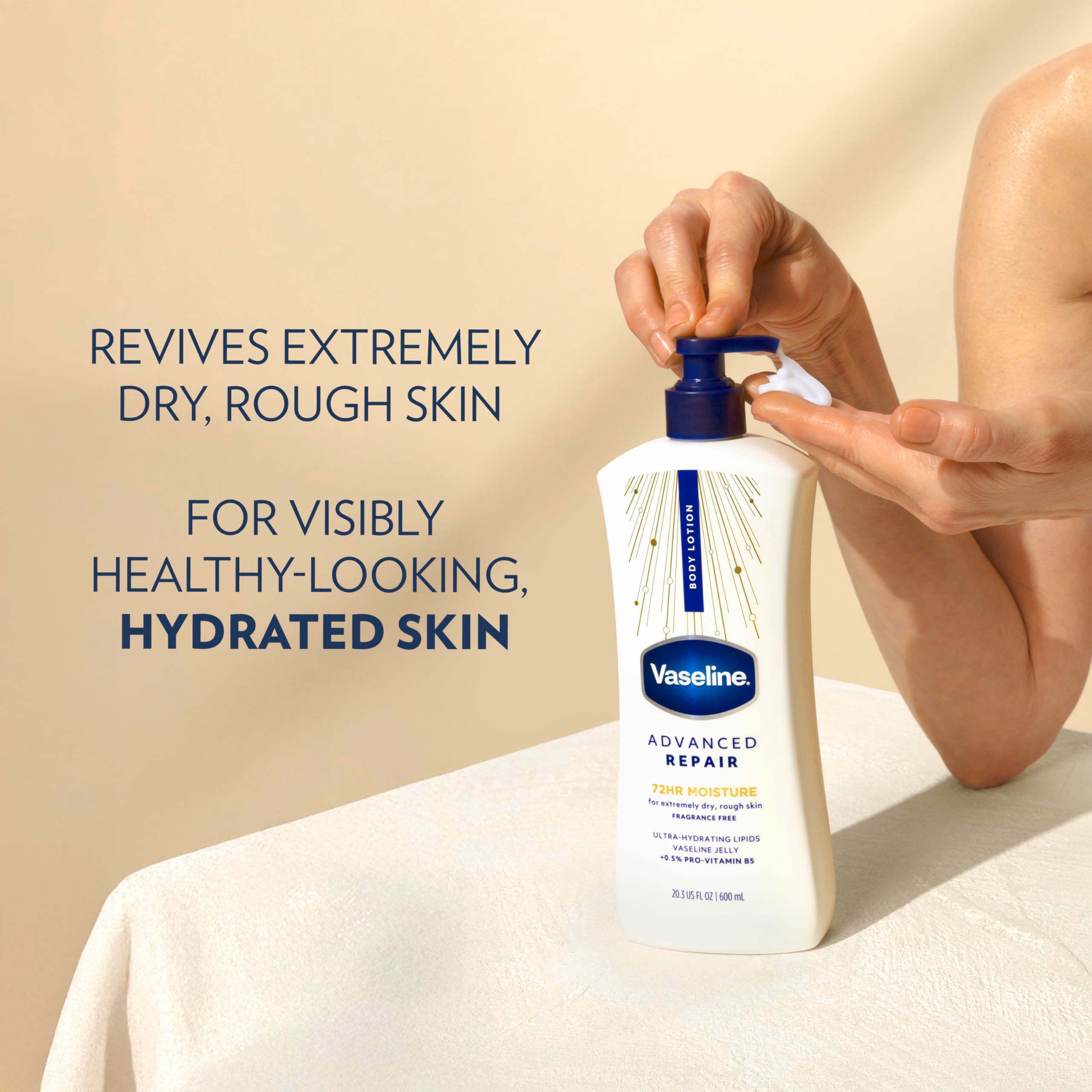 Vaseline en estante de baño estilo de vida hidratación familiar práctica