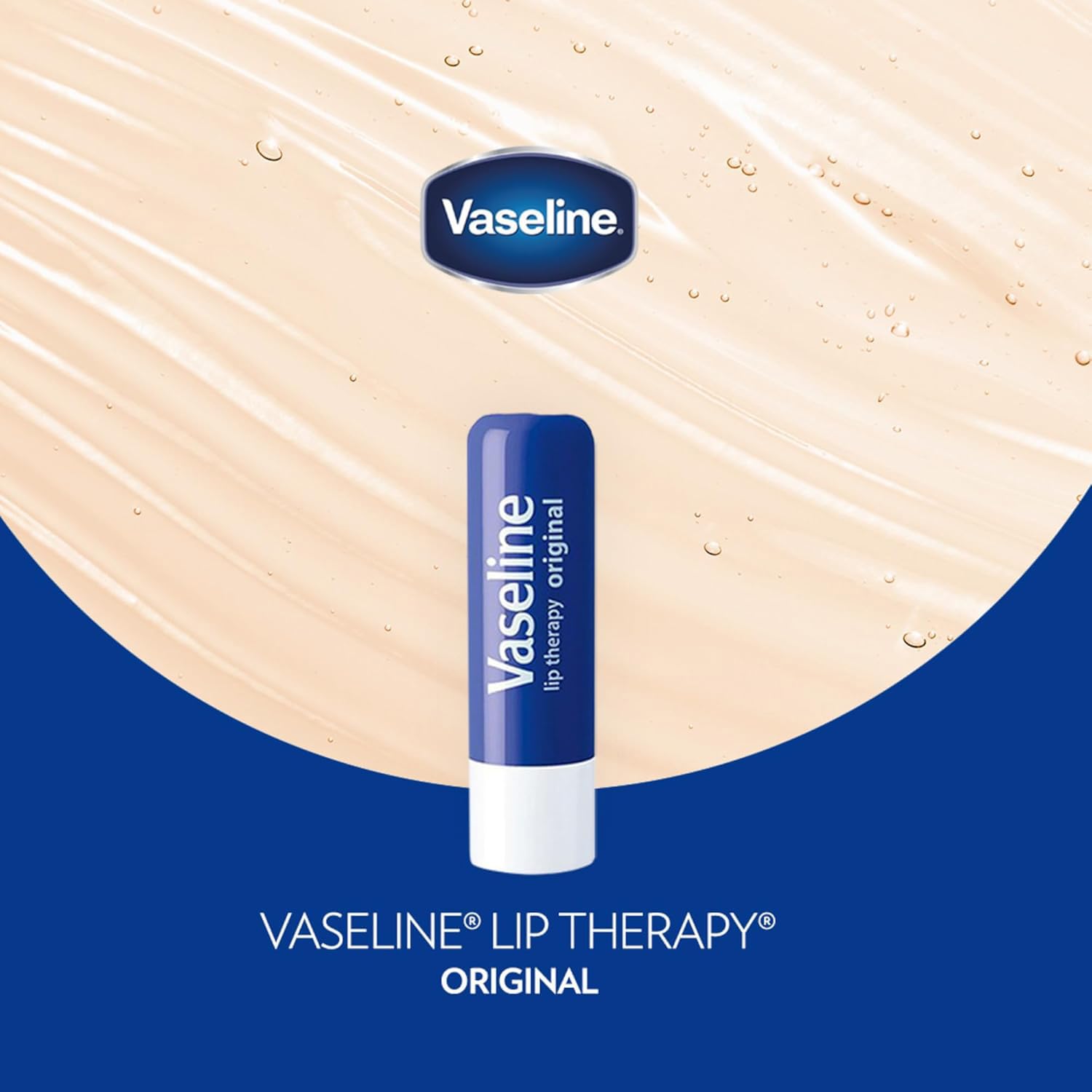 Vaseline stick en mano aplicando alivio instantáneo a labios secos