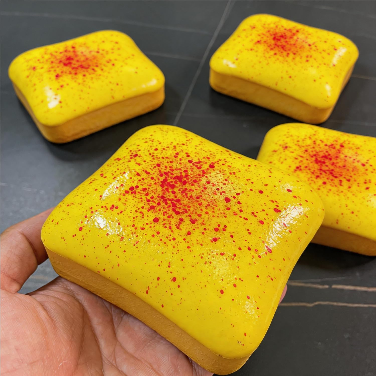 Veephine set de squishies en escritorio como decoración y herramienta anti-estrés