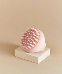 VEGAMOUR detalle de cerdas suaves que protegen el cabello