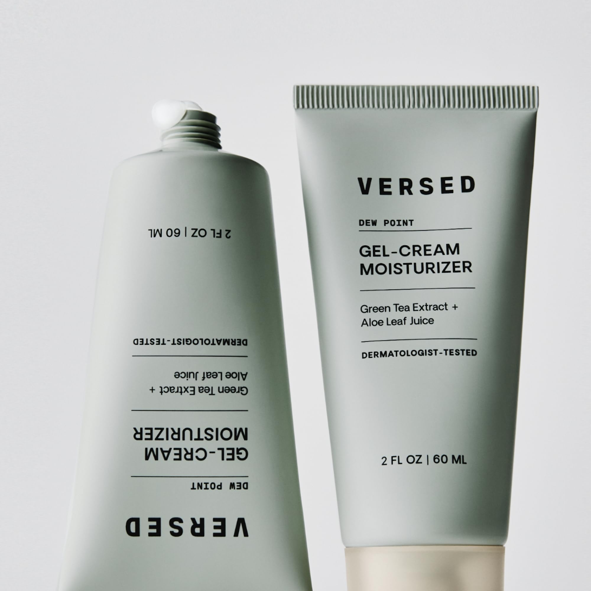Versed junto a maquillaje demostrando compatibilidad como base
