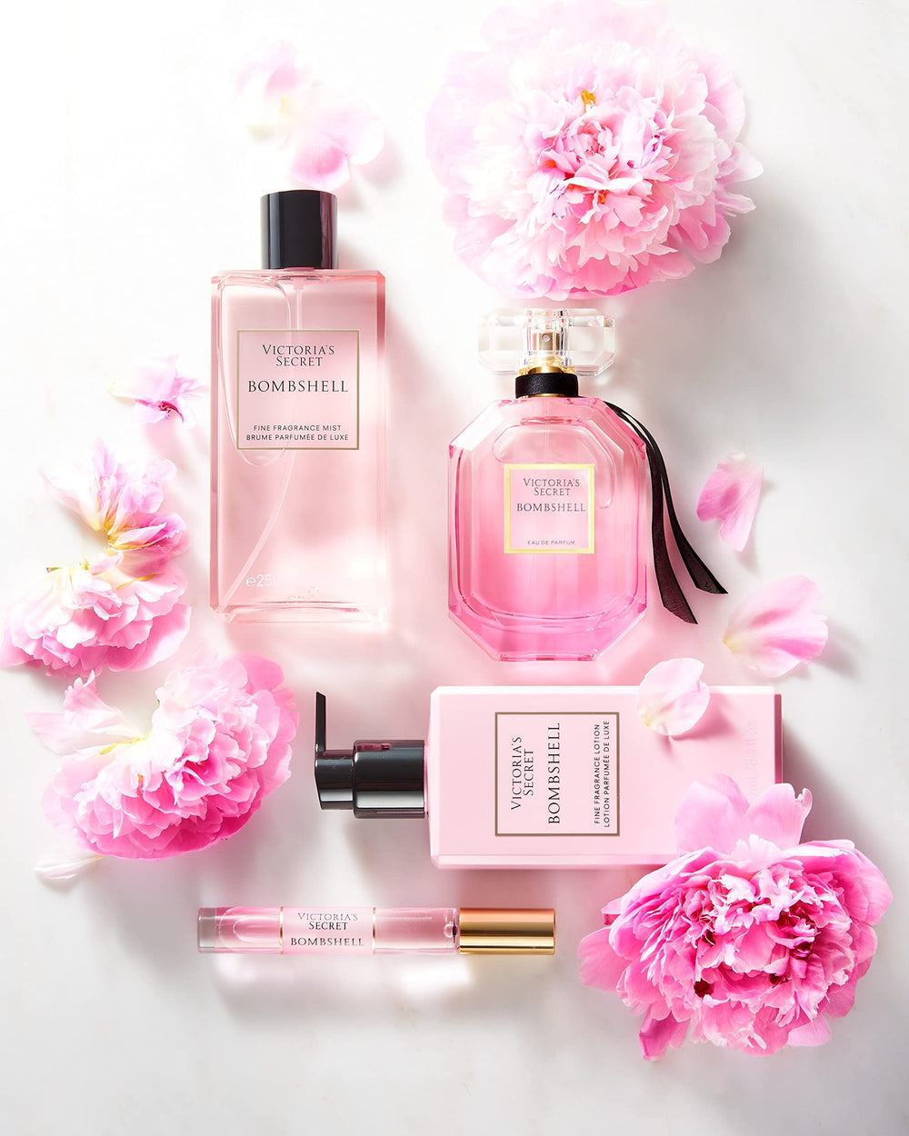 Victoria's Secret aplicación de Bombshell en brazo para piel suave y perfumada