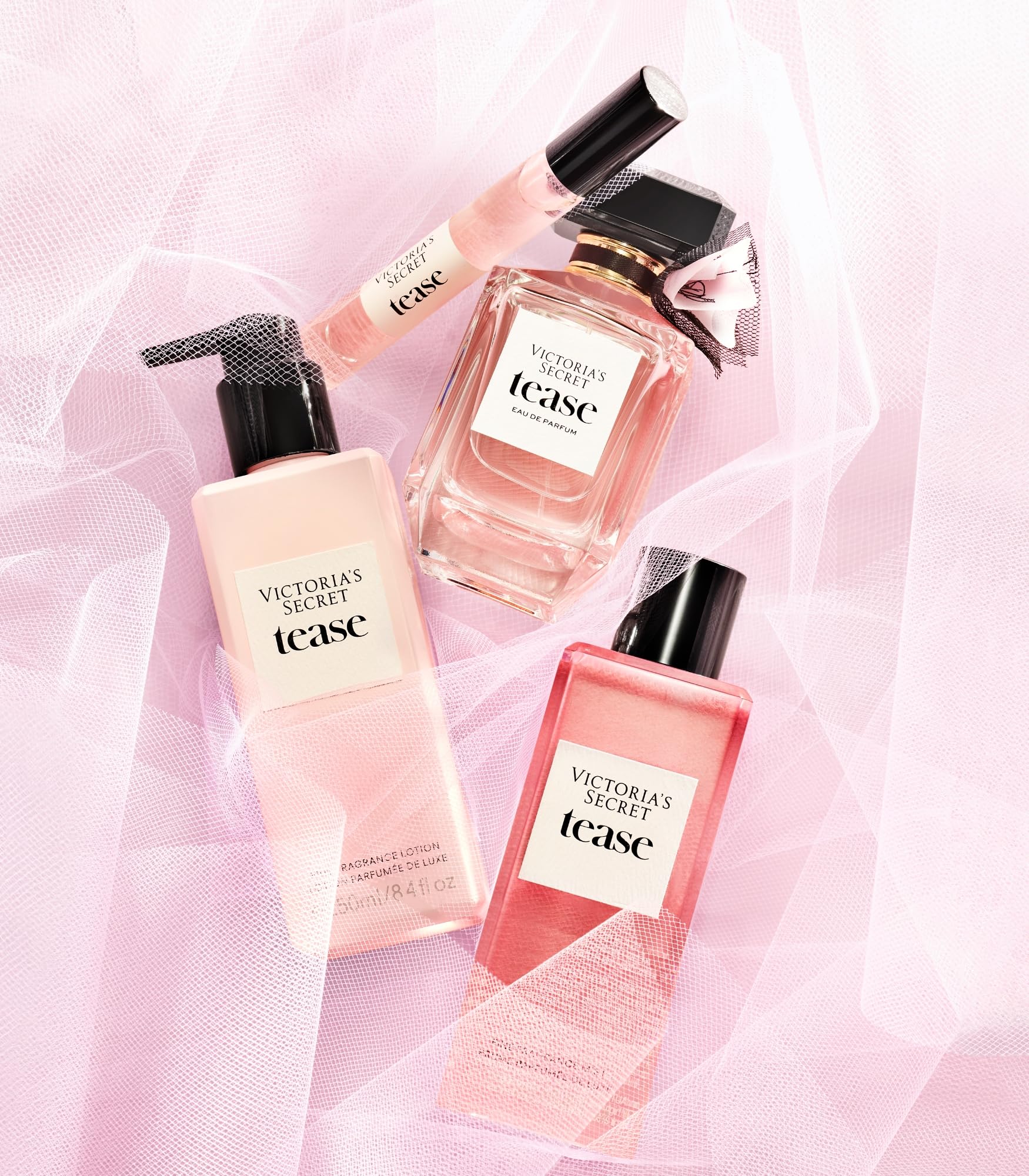 Victoria's Secret producto junto a loción para combinar y prolongar la fragancia