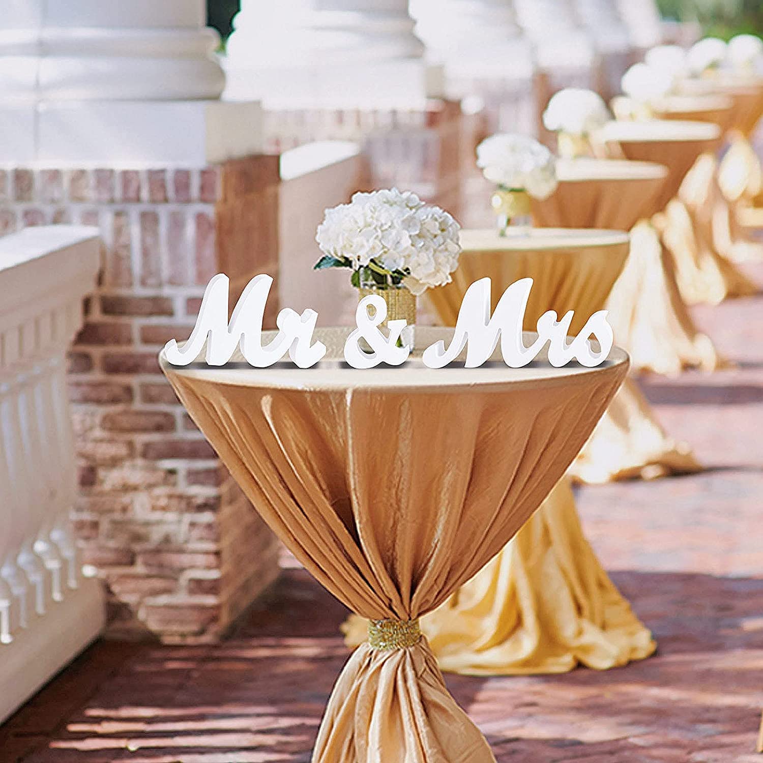 VIOPVERY guirnalda colgada en fondo creando ambiente romántico