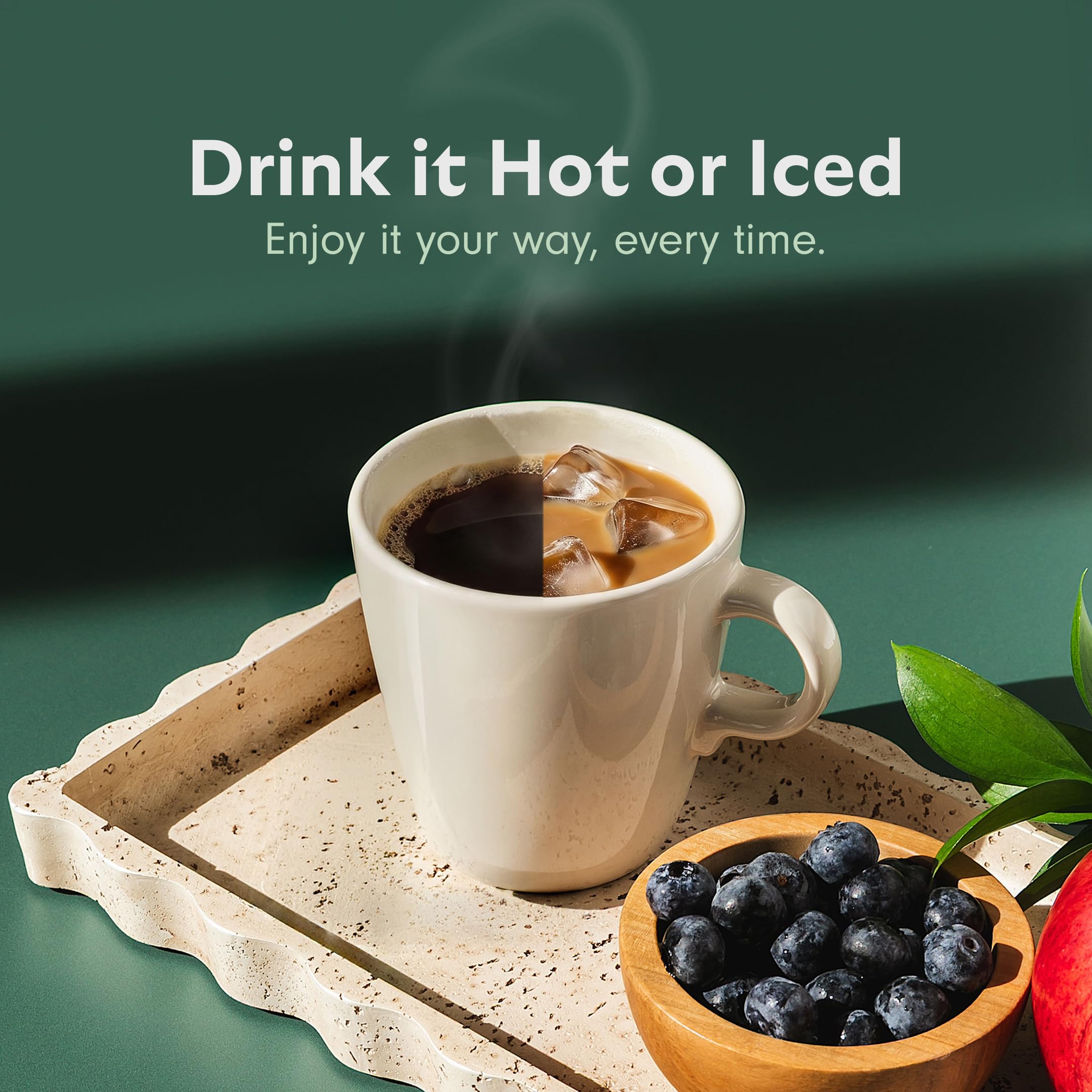VitaCup taza servida con vapor en un ambiente cotidiano para mayor claridad mental