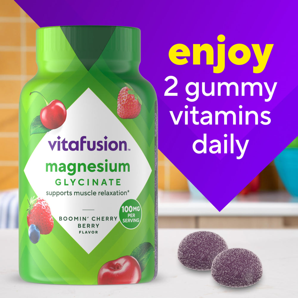 Vitafusion gomita junto a monedas para comparar tamaño y porción