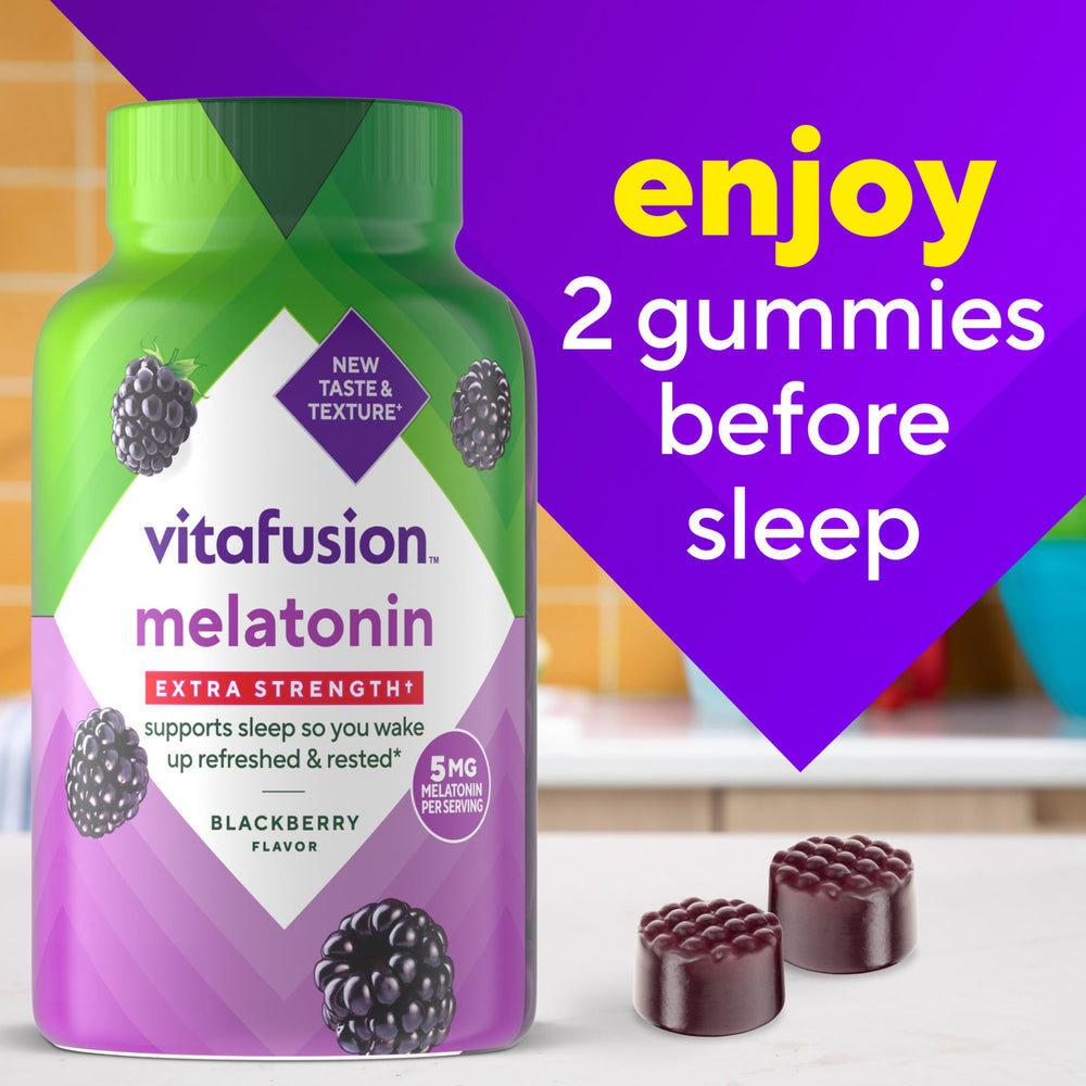Vitafusion envase en mesa de noche ilustrando uso nocturno práctico y accesible