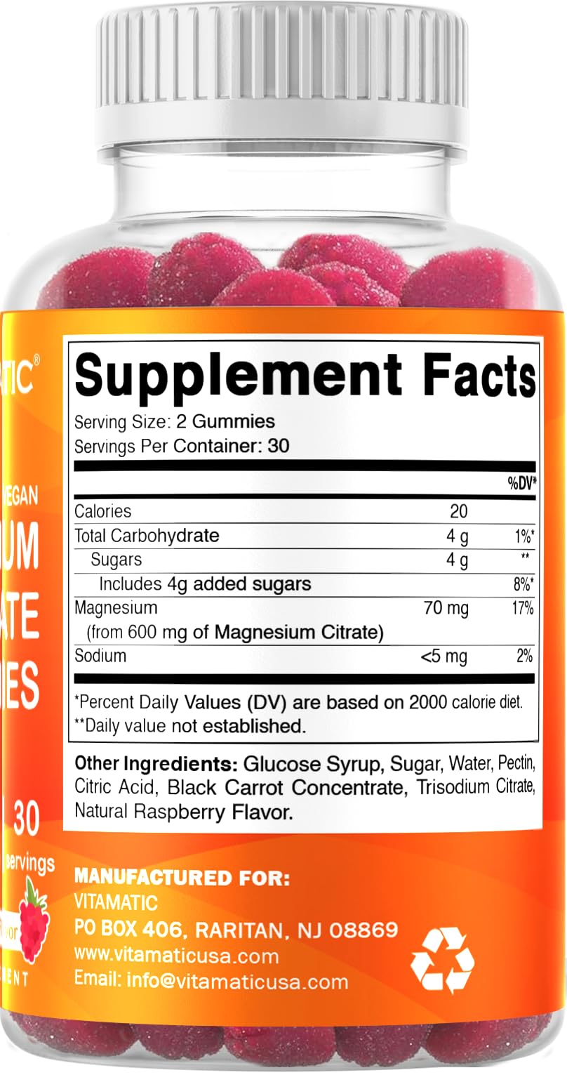 Gomitas Vitamatic junto a un vaso de agua como rutina diaria