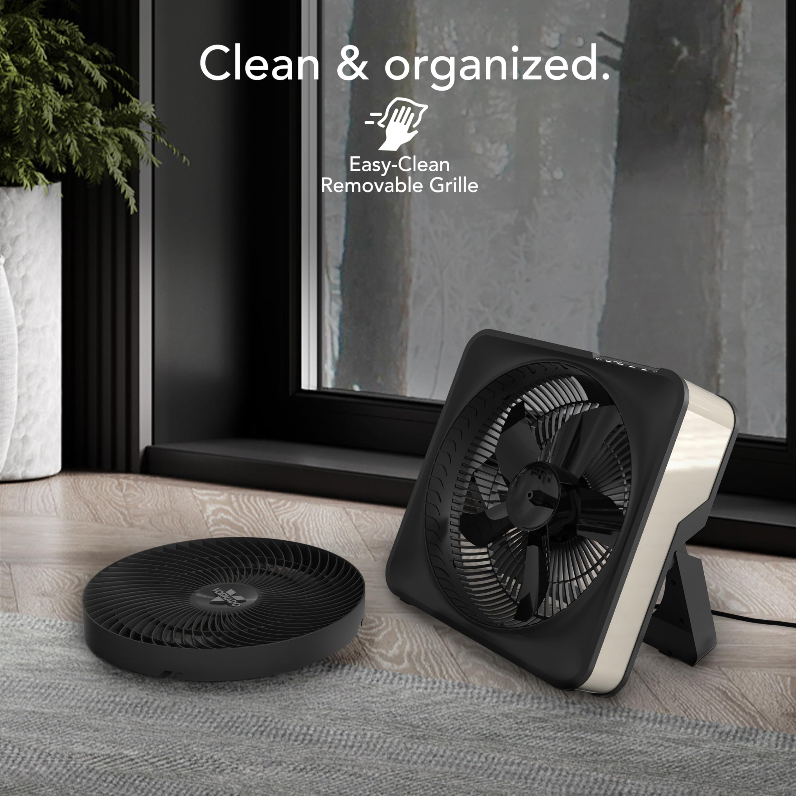 Vornado Model 80X junto a una silla para apreciar tamaño y cobertura de habitación