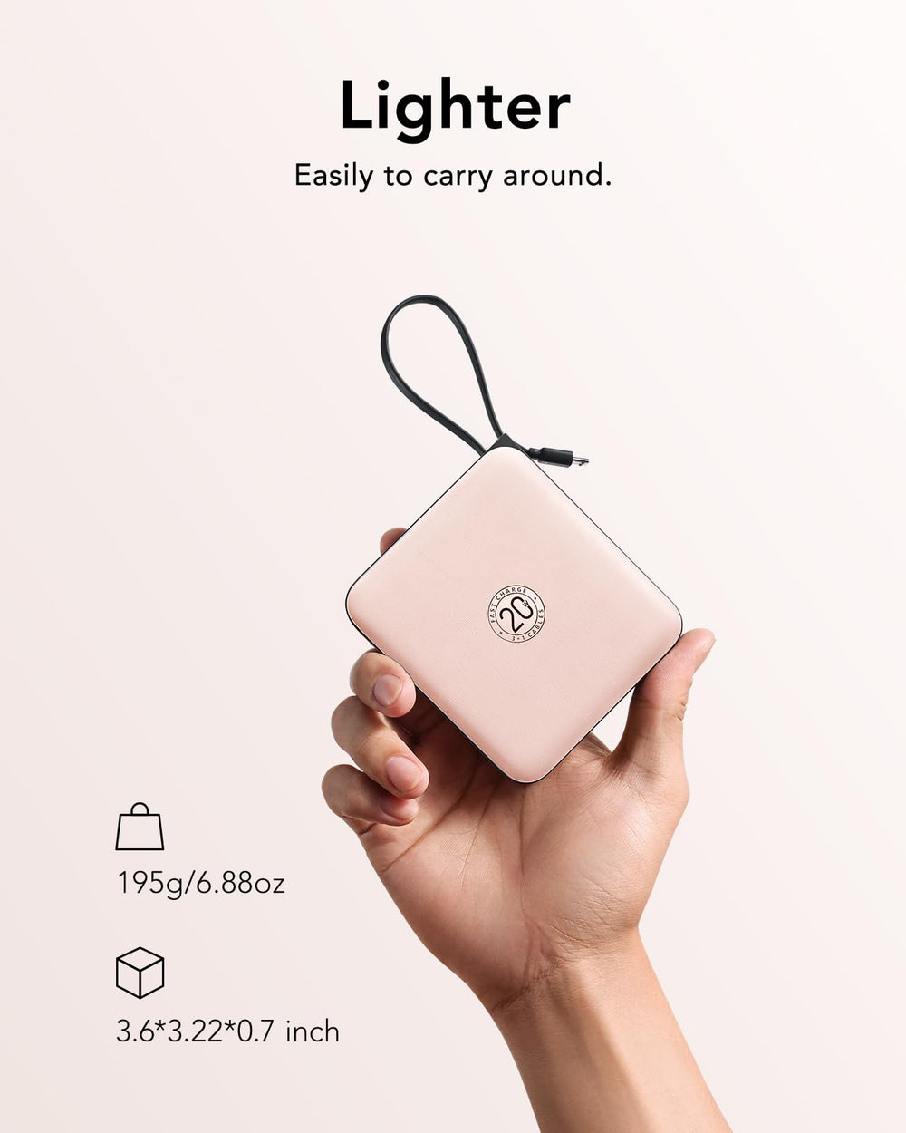 VRURC comparación de tamaño en mano destacando su ligereza y portabilidad