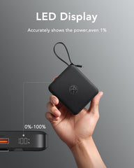 VRURC comparación de tamaño en mano para mostrar portabilidad y ligereza
