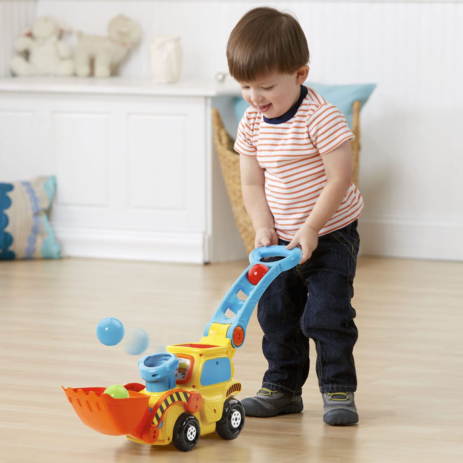 VTech etiqueta y compartimento de pilas visible, facilita mantenimiento seguro