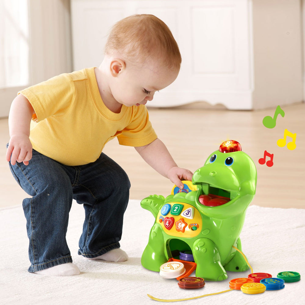 VTech niño jugando con el dino para motricidad y aprendizaje