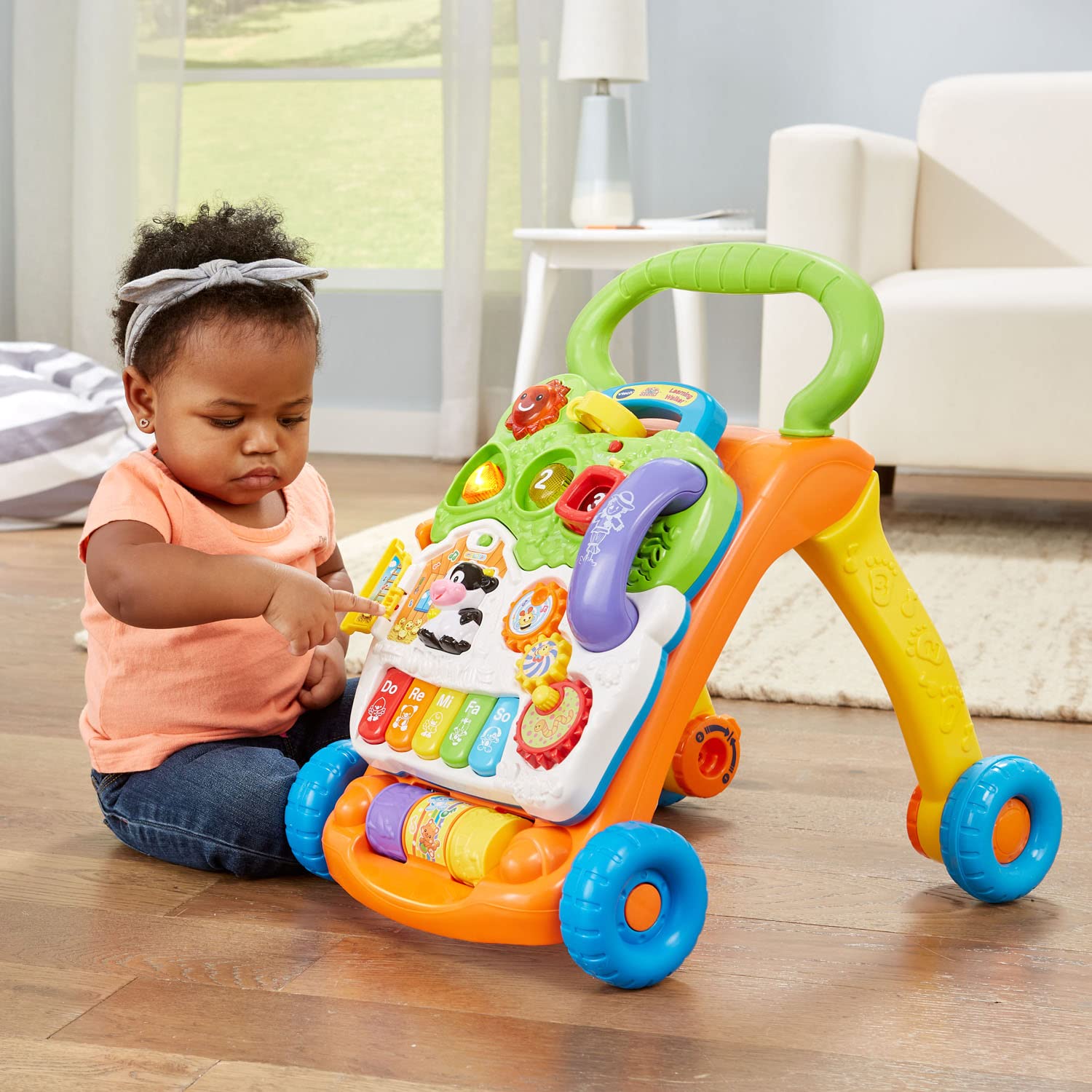 VTech comparación de tamaño con una silla para entender escala y ajuste