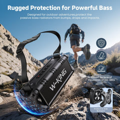 W-KING altavoz en playa resistiendo salpicaduras, ideal para exteriores