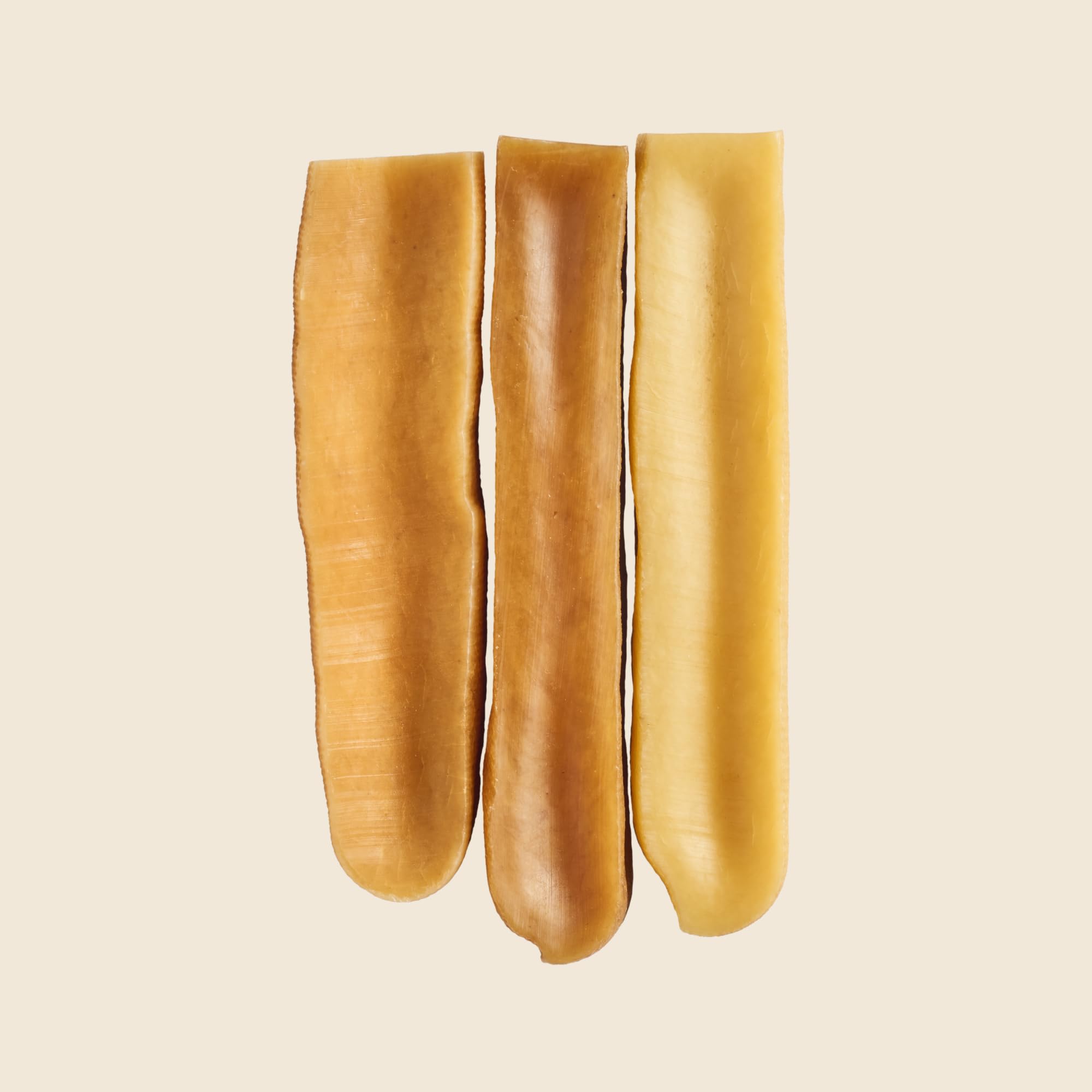 Perro grande masticando WAG Yak Cheese para entretenimiento prolongado