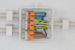 WAGO conductores insertados en el conector, conexión segura y ordenada