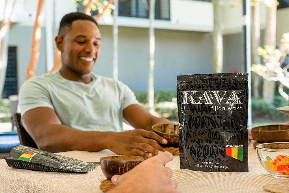 Colado de kava Wakacon con tela tradicional, limpieza y textura suave