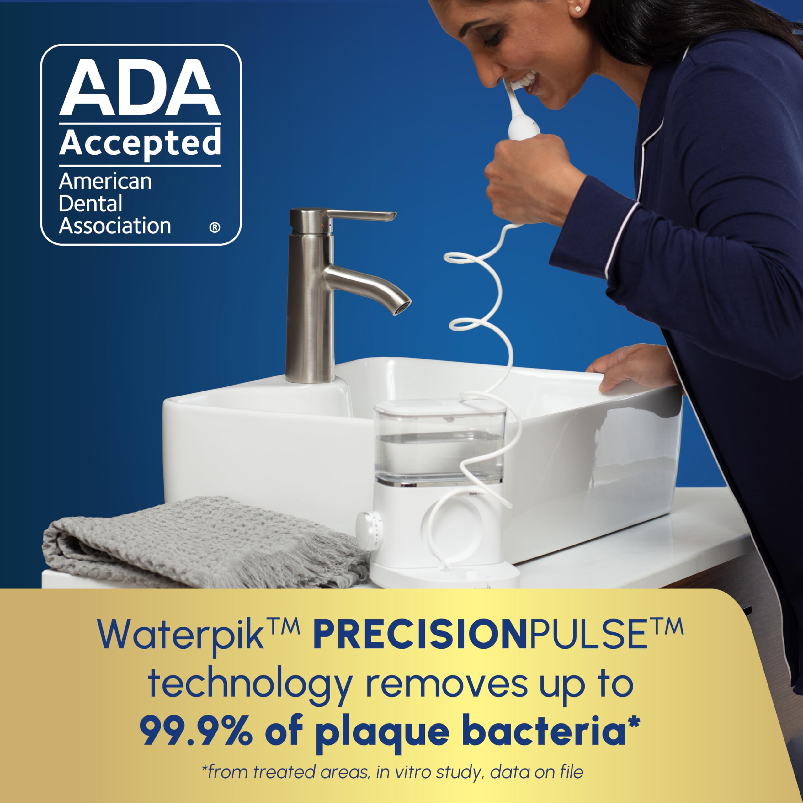 Waterpik depósito removible de 16 oz permitiendo llenado y limpieza sencilla
