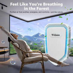 Wdaua en uso sobre mesita de noche ofreciendo ambiente más fresco
