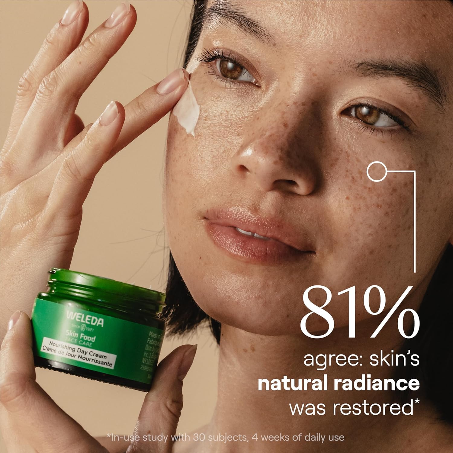 Weleda envase 38 ml junto a objetos para comparar tamaño portátil