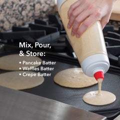 Whiskware close-up de la BlenderBall dentro del recipiente para batir eficazmente