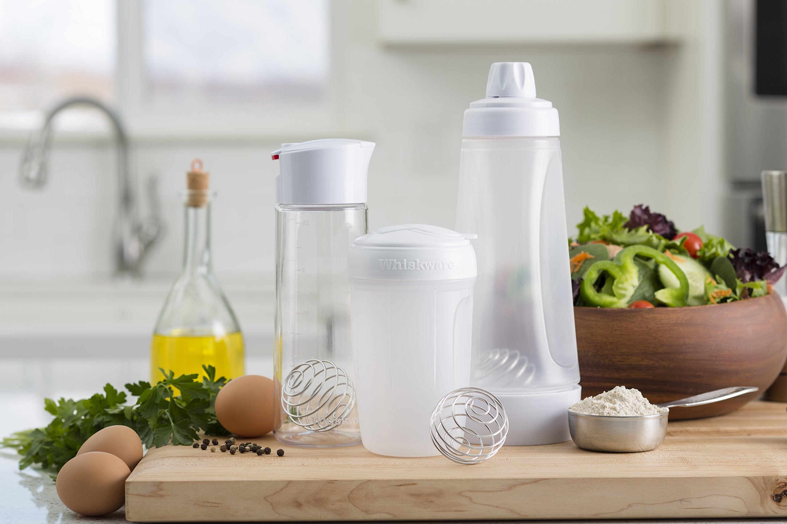 Whiskware piezas en la rejilla superior del lavavajillas para limpieza fácil