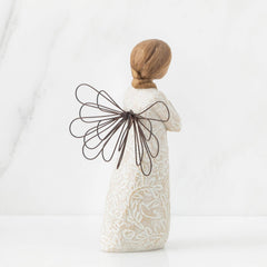 Willow Tree alas de alambre en primer plano con elegancia ligera