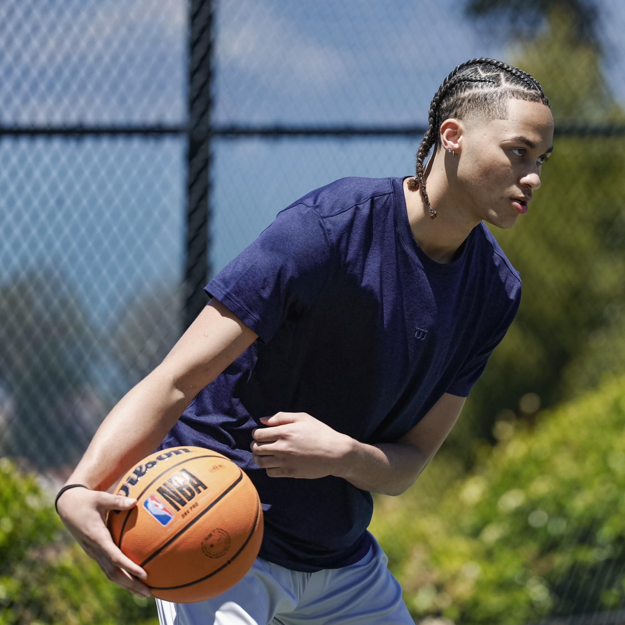 WILSON detalle de las canaletas NBA Pro Seams para mejor control