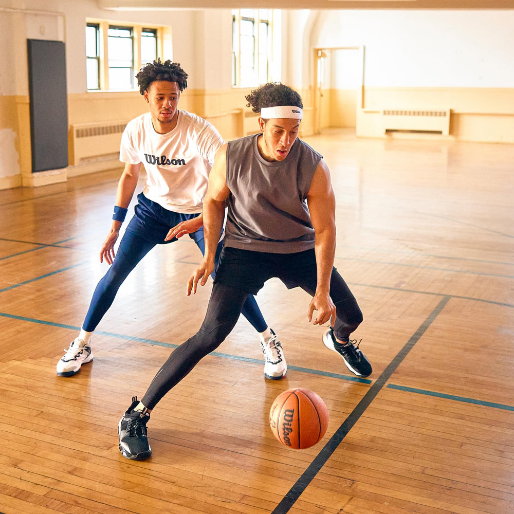 WILSON etiqueta NBA y logo que certifican calidad profesional