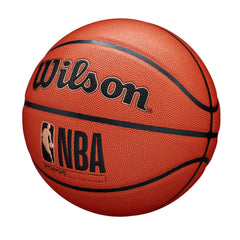 WILSON detalle de textura Pure Feel para control mejorado