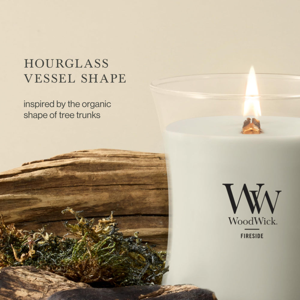 WoodWick vista lateral hourglass destacando forma decorativa